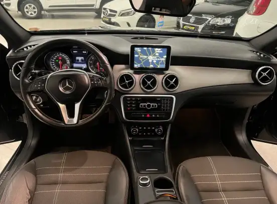 MERCEDES-BENZ-GLA 250-2015