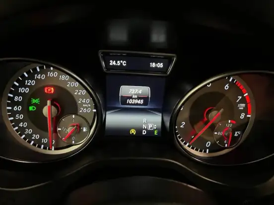 MERCEDES-BENZ-GLA 250-2.0 16V TURBO GASOLINA SPORT 4P AUTOMÁTICO MERCEDES-BENZ-GLA 250-2015