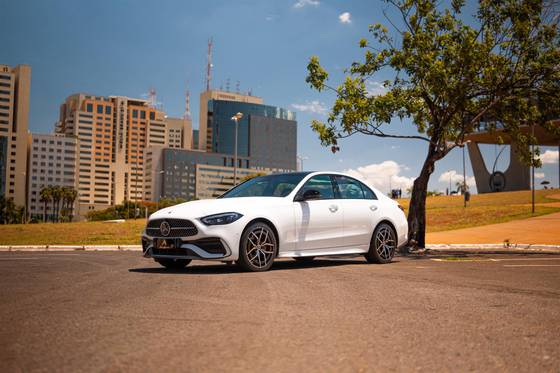 MERCEDES-BENZ C 300 2.0 EQ BOOST HÍBRIDO AMG LINE 9G-TRONIC