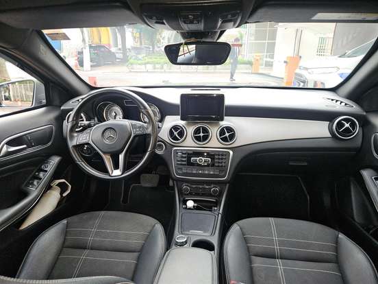 MERCEDES-BENZ-GLA 200-2015