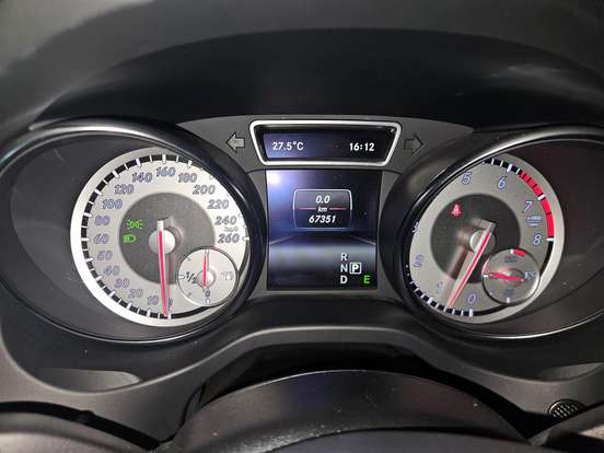 MERCEDES-BENZ-GLA 200-2015
