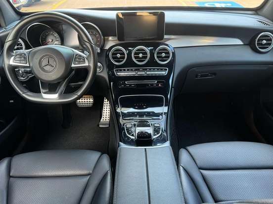 MERCEDES-BENZ-GLB 200-2021