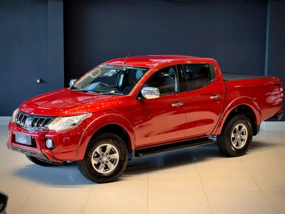 MITSUBISHI L200 TRITON 2.4 16V TURBO DIESEL SPORT HPE CD 4P 4X4 AUTOMÁTICO