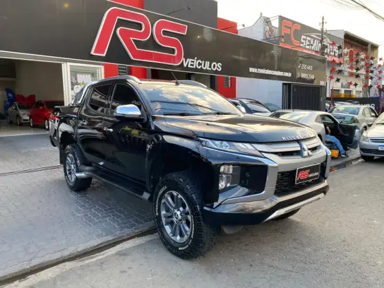 MITSUBISHI L200 TRITON 2.4 16V TURBO DIESEL SPORT HPE-S CD 4P 4X4 AUTOMÁTICO