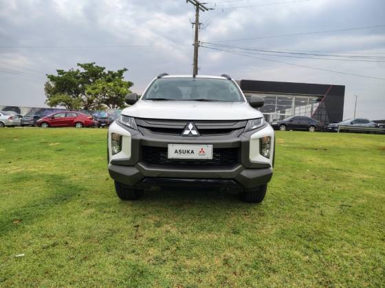 MITSUBISHI L200 TRITON 2.4 16V TURBO DIESEL OUTDOOR GLS CD 4X4 AUTOMÁTICO