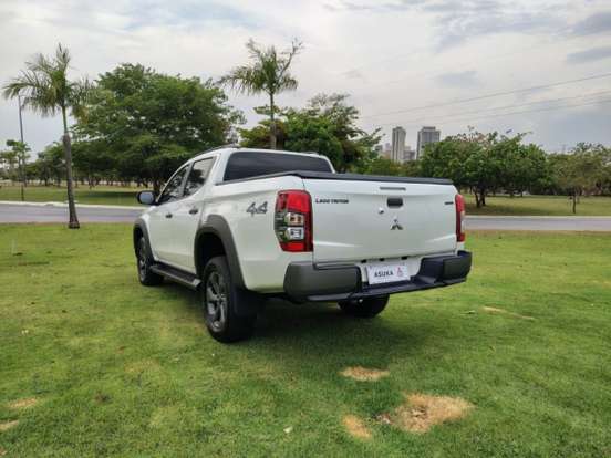 MITSUBISHI-L200 TRITON-2.4 16V TURBO DIESEL OUTDOOR GLS CD 4X4 AUTOMÁTICO MITSUBISHI-L200 TRITON-2024