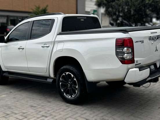 MITSUBISHI-L200 TRITON-2.4 16V TURBO DIESEL SPORT HPE CD 4P 4X4 AUTOMÁTICO MITSUBISHI-L200 TRITON-2023