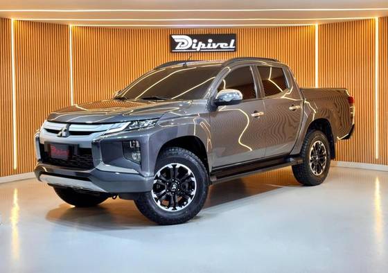 MITSUBISHI L200 TRITON 2.4 16V TURBO DIESEL SPORT HPE-S CD 4P 4X4 AUTOMÁTICO