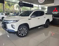 MITSUBISHI L200 TRITON 2.4 16V TURBO DIESEL SPORT HPE-S CD 4P 4X4 AUTOMÁTICO MITSUBISHI L200 TRITON 2.4 16V TURBO DIESEL SPORT HPE-S CD 4P 4X4 AUTOMÁTICO