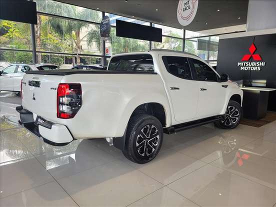 MITSUBISHI-L200 TRITON-2.4 16V TURBO DIESEL SPORT HPE-S CD 4P 4X4 AUTOMÁTICO MITSUBISHI-L200 TRITON-2024