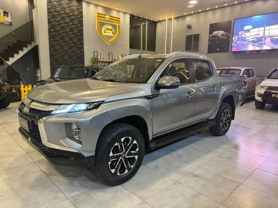 MITSUBISHI L200 TRITON 2.4 16V TURBO DIESEL SPORT HPE-S CD 4P 4X4 AUTOMÁTICO