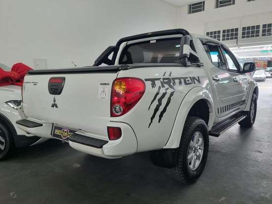 MITSUBISHI-L200 TRITON-2.4 HLS 4X2 CD 16V FLEX 4P MANUAL MITSUBISHI-L200 TRITON-2014