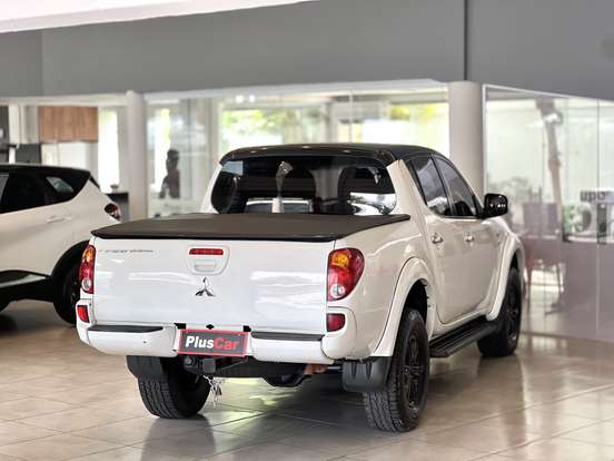 MITSUBISHI-L200 TRITON-3.5 HPE 4X4 CD V6 24V FLEX 4P AUTOMÁTICO MITSUBISHI-L200 TRITON-2014