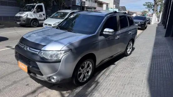 MITSUBISHI-OUTLANDER-2013
