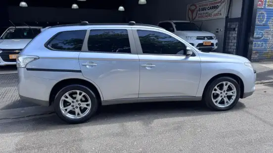 MITSUBISHI-OUTLANDER-2013