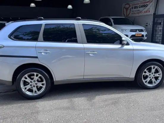MITSUBISHI-OUTLANDER-2.0 16V GASOLINA 4P AUTOMÁTICO MITSUBISHI-OUTLANDER-2013