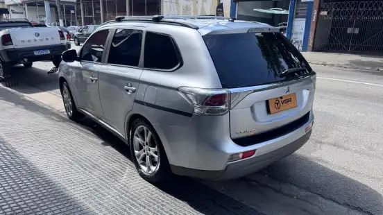 MITSUBISHI-OUTLANDER-2.0 16V GASOLINA 4P AUTOMÁTICO MITSUBISHI-OUTLANDER-2013