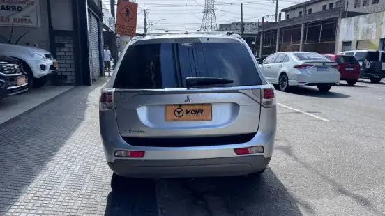 MITSUBISHI-OUTLANDER-2013