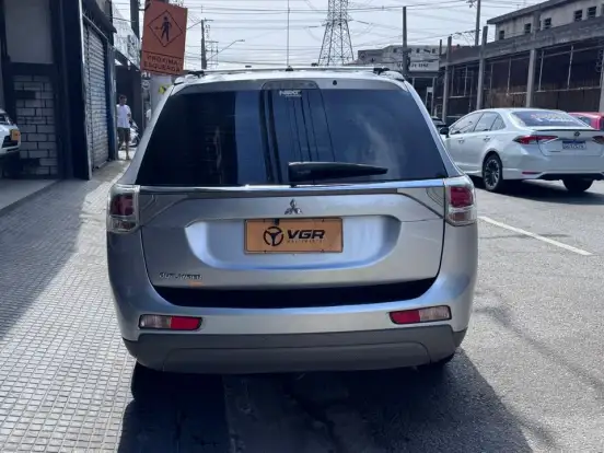 MITSUBISHI-OUTLANDER-2.0 16V GASOLINA 4P AUTOMÁTICO MITSUBISHI-OUTLANDER-2013