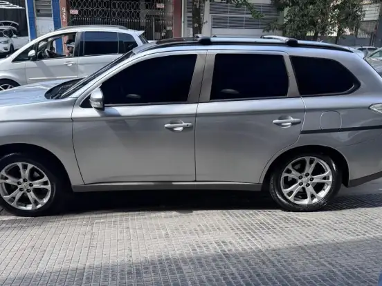 MITSUBISHI-OUTLANDER-2.0 16V GASOLINA 4P AUTOMÁTICO MITSUBISHI-OUTLANDER-2013