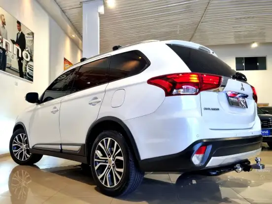 MITSUBISHI-OUTLANDER-2.0 COMFORT 16V GASOLINA 4P AUTOMÁTICO MITSUBISHI-OUTLANDER-2017
