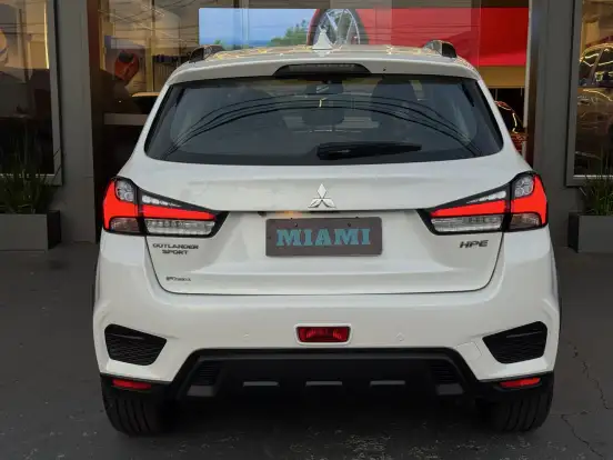 MITSUBISHI-OUTLANDER-2021