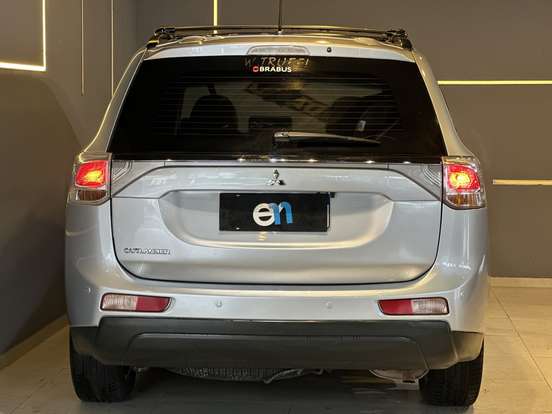 MITSUBISHI-OUTLANDER-2015
