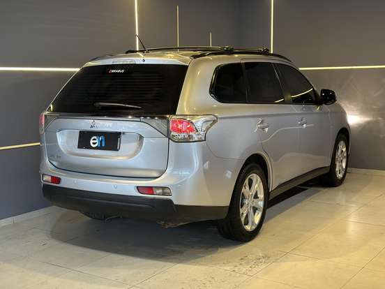 MITSUBISHI-OUTLANDER-2015
