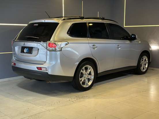 MITSUBISHI-OUTLANDER-2.0 16V GASOLINA 4P AUTOMÁTICO MITSUBISHI-OUTLANDER-2015