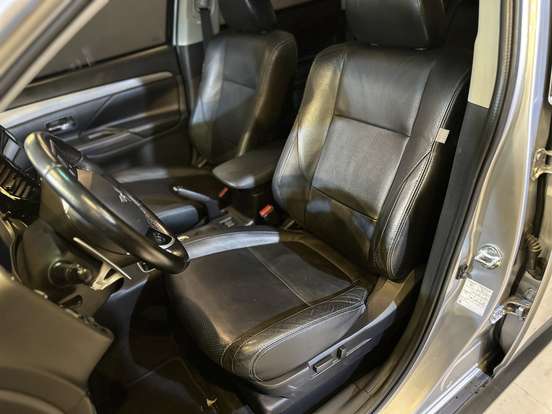 MITSUBISHI-OUTLANDER-2015