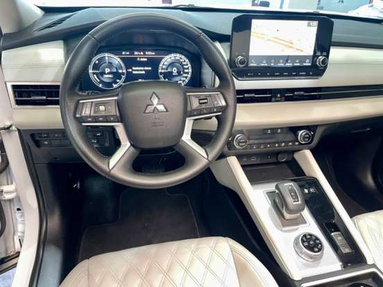 MITSUBISHI-OUTLANDER-2.4 PHEV HPE-S S-AWC DHT MITSUBISHI-OUTLANDER-2025