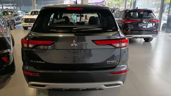 MITSUBISHI-OUTLANDER-2025