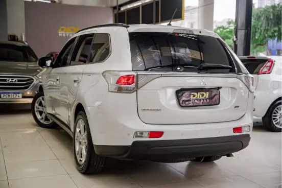 MITSUBISHI-OUTLANDER-2014