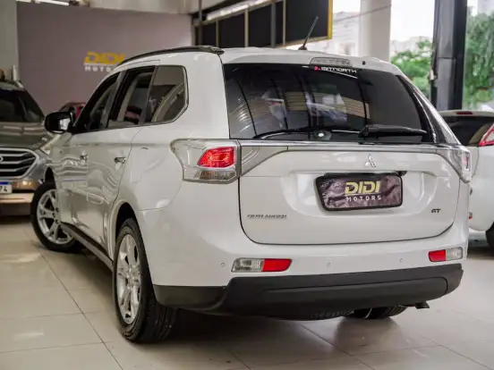 MITSUBISHI-OUTLANDER-3.0 GT 4X4 V6 24V GASOLINA 4P AUTOMÁTICO MITSUBISHI-OUTLANDER-2014