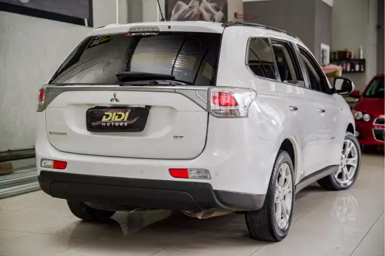 MITSUBISHI-OUTLANDER-2014