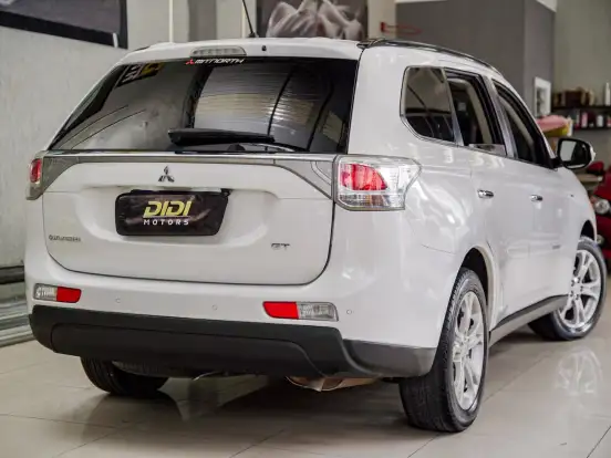 MITSUBISHI-OUTLANDER-3.0 GT 4X4 V6 24V GASOLINA 4P AUTOMÁTICO MITSUBISHI-OUTLANDER-2014
