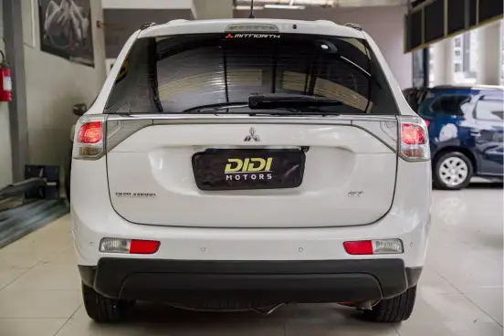 MITSUBISHI-OUTLANDER-3.0 GT 4X4 V6 24V GASOLINA 4P AUTOMÁTICO MITSUBISHI-OUTLANDER-2014