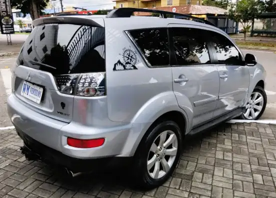 MITSUBISHI-OUTLANDER-2012