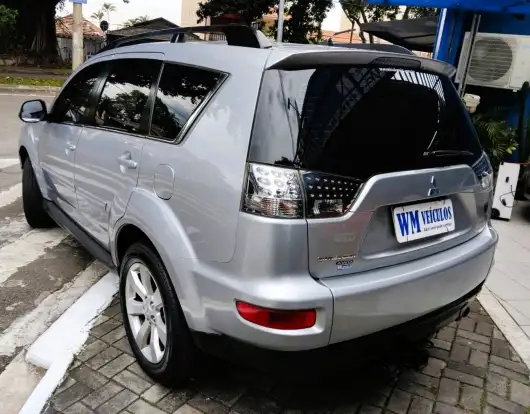 MITSUBISHI-OUTLANDER-2012