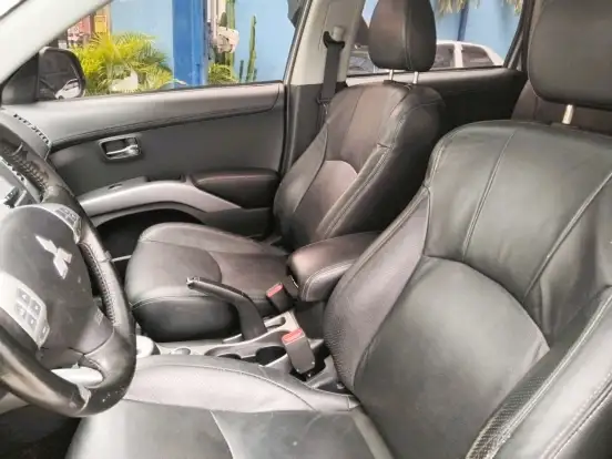 MITSUBISHI-OUTLANDER-2012