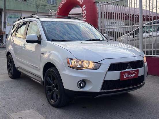 MITSUBISHI-OUTLANDER-2011