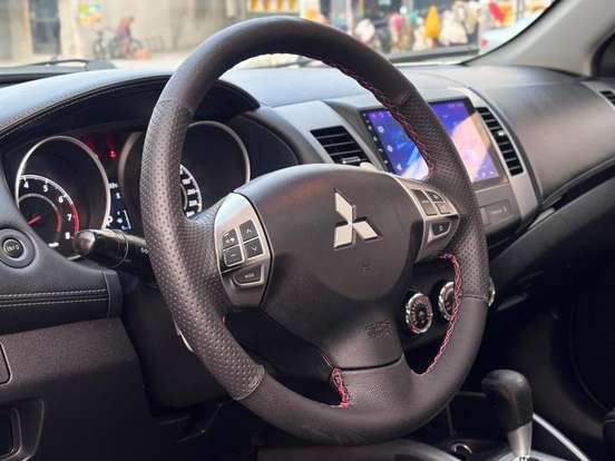 MITSUBISHI-OUTLANDER-2011