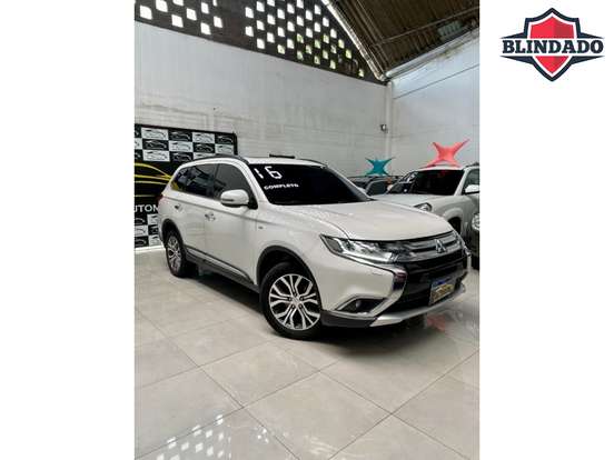 MITSUBISHI-OUTLANDER-3.0 GT 4X4 V6 24V GASOLINA 4P AUTOMÁTICO MITSUBISHI-OUTLANDER-2015