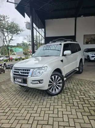 MITSUBISHI-PAJERO-2018