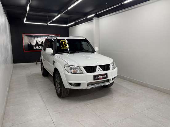 MITSUBISHI-PAJERO TR4-2.0 4X2 16V 140CV FLEX 4P AUTOMÁTICO MITSUBISHI-PAJERO TR4-2014