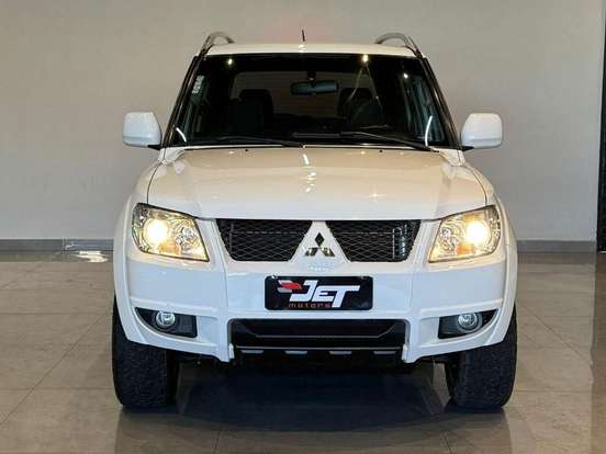 MITSUBISHI-PAJERO TR4-2.0 4X2 16V 140CV FLEX 4P AUTOMÁTICO MITSUBISHI-PAJERO TR4-2013