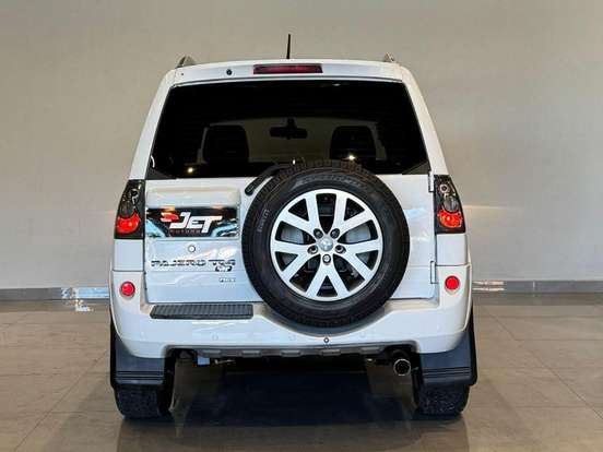 MITSUBISHI-PAJERO TR4-2.0 4X2 16V 140CV FLEX 4P AUTOMÁTICO MITSUBISHI-PAJERO TR4-2013