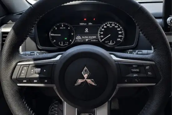 MITSUBISHI-TRITON-2025