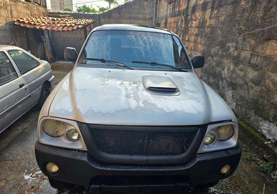 MITSUBISHI-L200-2011