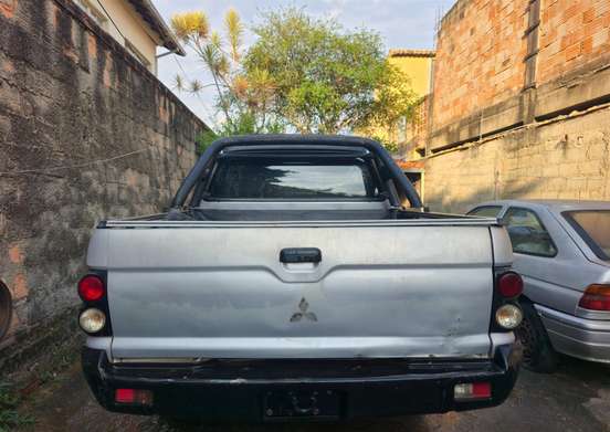 MITSUBISHI-L200-2011